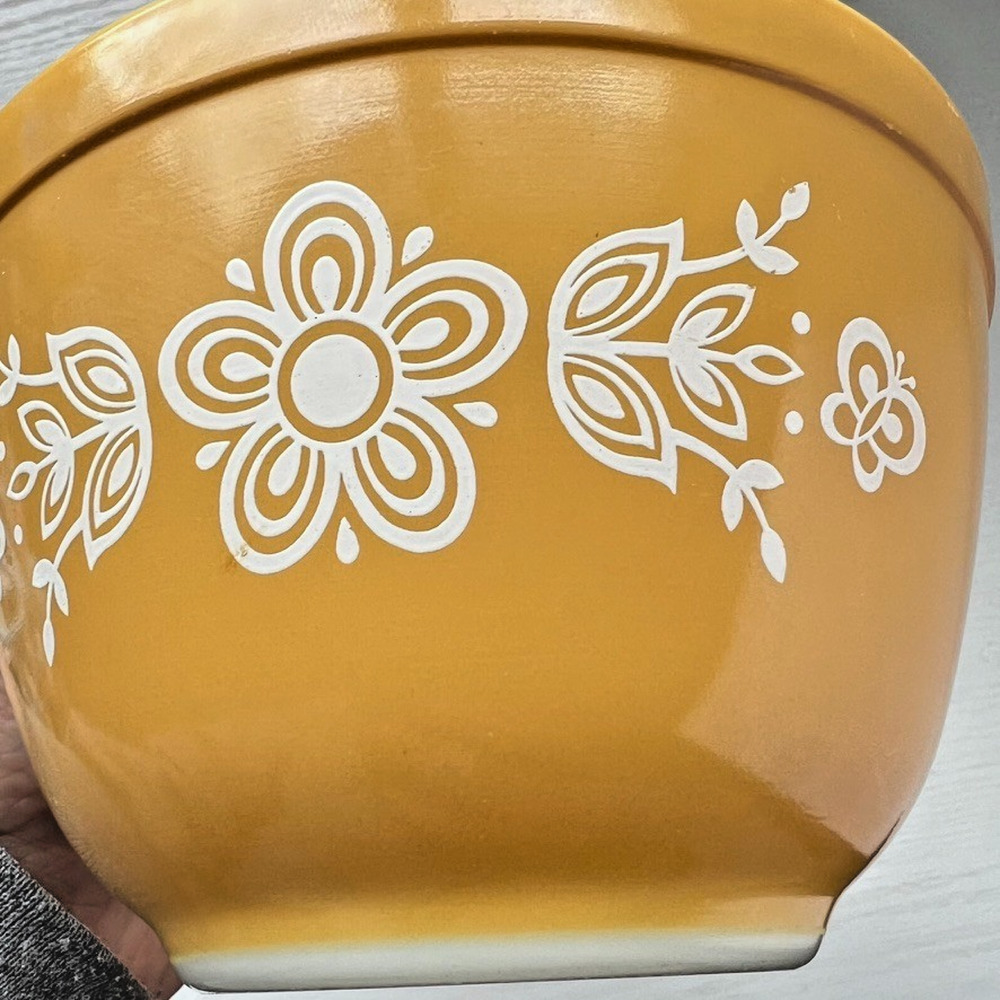 Vintage Pyrex Butterfly Gold 401 1.5 Pint Nesting Mixing Bowl Yellow Small USA